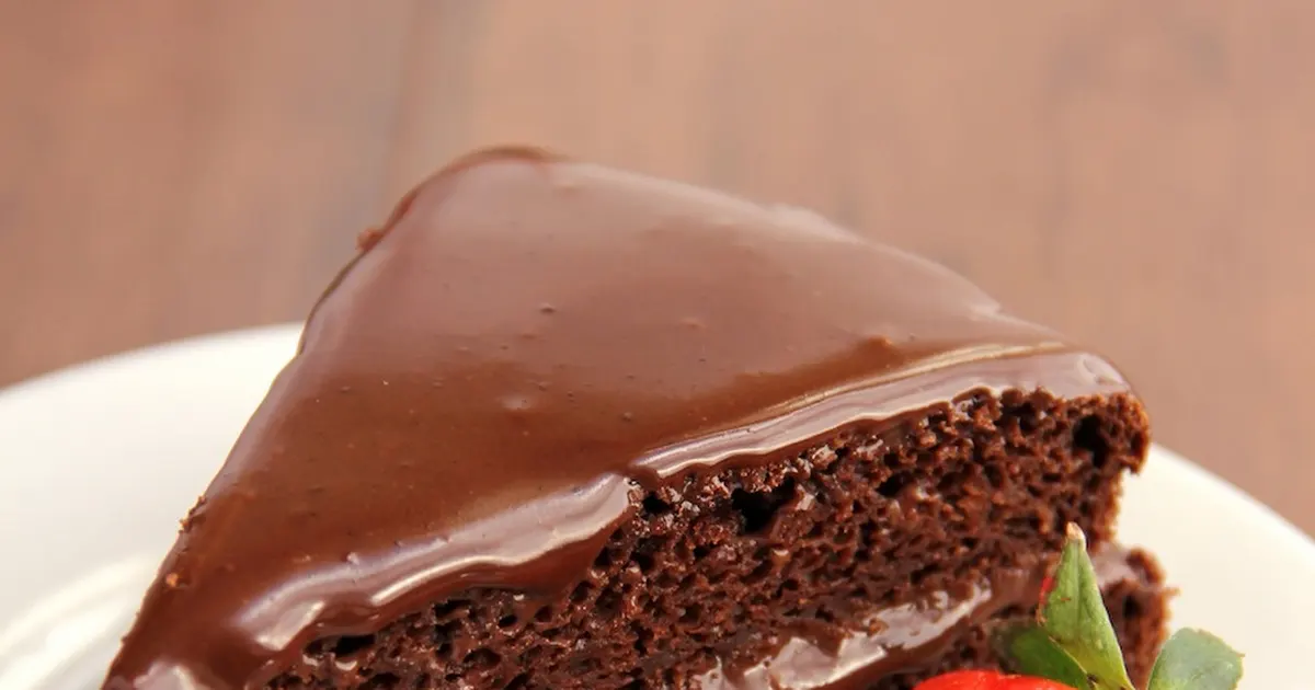 10 Best Fudgy Chocolate Cake Recipes