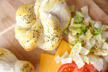Easy Poppyseed Kaiser Hamburger Buns