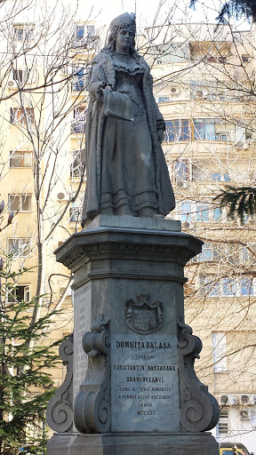 Statuia Domnitei Balasa
